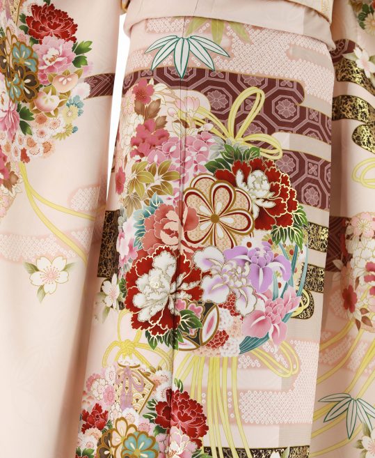 参列振袖[2Lサイズ・古典柄]ピンクベージュにエンジの霞と薬玉[身長176cmまで]No.1101